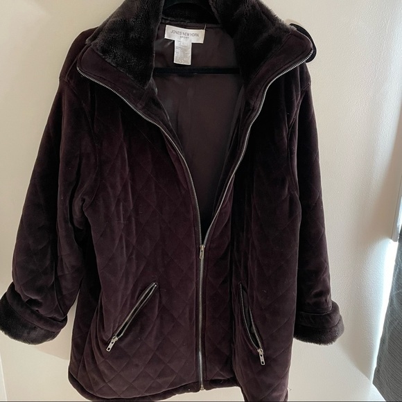 🎀 Jones New York Sport Dark Choc Brown Quilted Velvet Coat, Faux Fur Collar - Picture 1 of 12